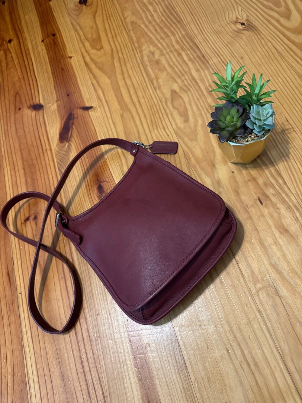 Vintage Coach 9135 Legacy Hippie Flap Bag Burgundy Red Leather Crossbody Y2K